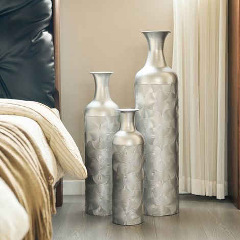3e set de vases en métal avec motif ondulé, en argent (longueurs : 50/66/83 cm). De grandes vases décoratives en métal, utilisées comme potagers pour les plantes.dans un style moderne. (1/3)