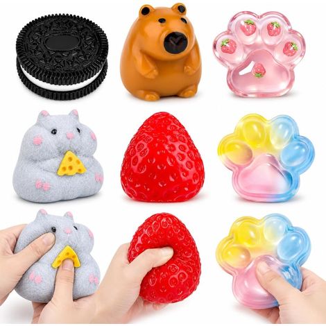 Set di 6 statuine giocattolo in TPR con zampa di gatto, fragola, capibara, biscotto e criceto, statuine decorative per adulti, oggetto piacevole, regalo per amici e familiari (1/5)