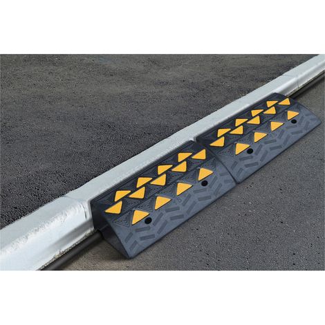 Rampe de bordure en caoutchouc, Aidapt VA144R - 6", pour une utilisation avec des véhicules, des fauteuils roulants