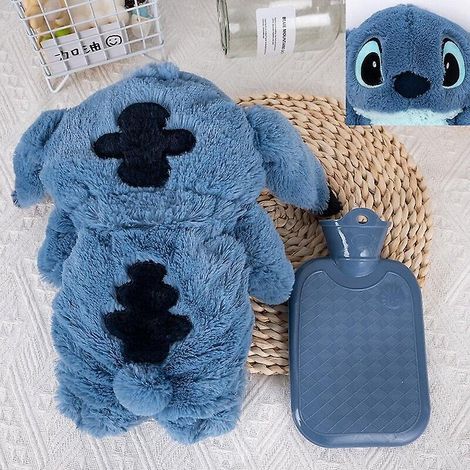 Little Red Book bietet eine Wärmflasche im gleichen Stil wie Stitch aus dem Cartoon-Buch an – eine niedliche, mit Wasser gefüllte Plüsch-Wärmflasche.