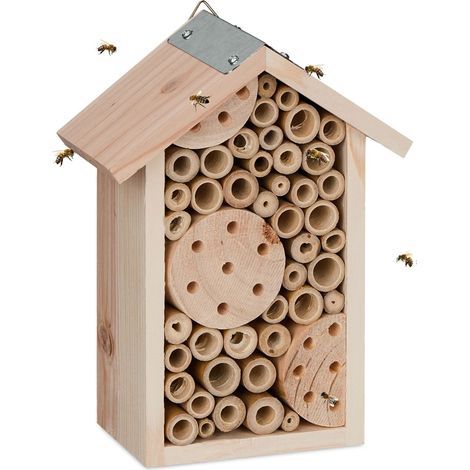 Bienenhotel mit bambusrohren
