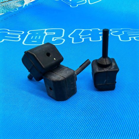 93848-4JN0A is suitable for Nissan Navara NWL Rich 6 rear tailgate buffer rubber and rear tailgate buffer block. (1/4)