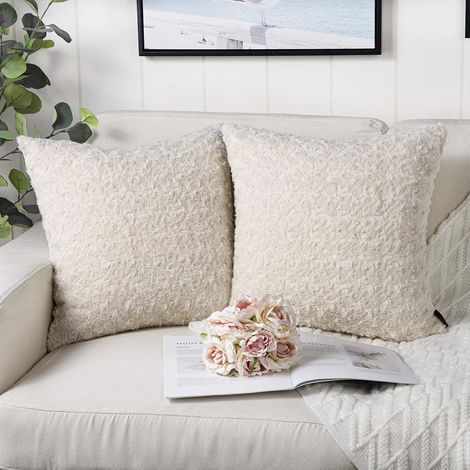 Lot de 2 housses de coussin décoratives en fausse fourrure beige motif fleur 3D floues et douces, taies d'oreiller pour canapé, chambre à coucher, voiture 18 x 18 pouces （Beige） (1/5)