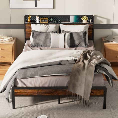 CECIPA MAX Letto Matrimoniale con Testiera Forata, Struttura Letto Moderna con LED Regolabile, 3 Porte USB e Type-C, 14 Doghe in Metallo, Acciaio Robusto, Portata 500 kg, Marrone, 140x200 cm