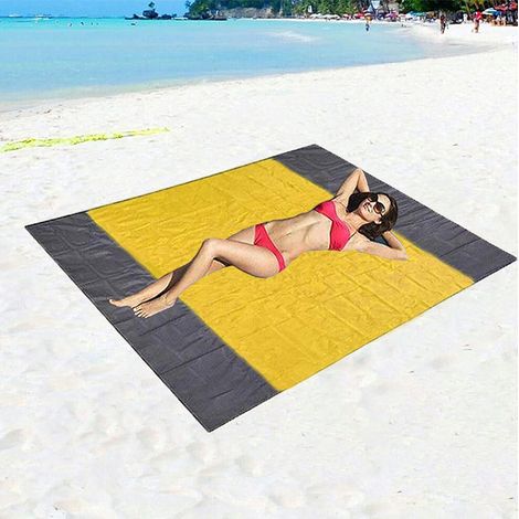 Tapis de Plage Anti-Sable 210x200cm Imperméable, Couverture de Pique-Nique Portable avec 4 Piquets Fixes, Nappe de Camping Résistante au Vent, Idéale pour Randonnée, Voyage et Sorties en Extérieur (1/5)