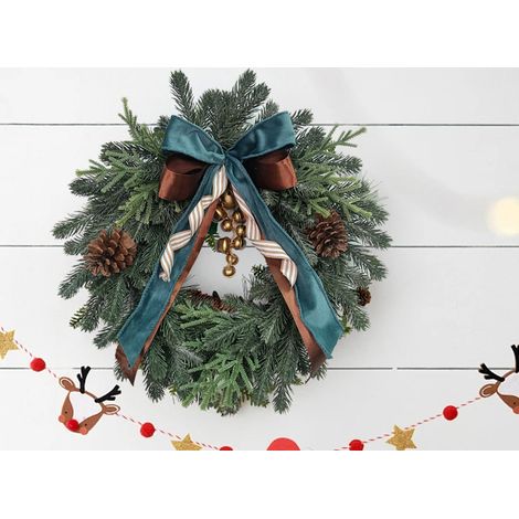 Couronne de Noël pour porte d'entrée, couronne artificielle de pin de Norfolk de 45 cm avec pommes de pin, petites cloches et nœud, couronne de Noël pour fenêtre, mur ou porte d'extérieur (1/3)