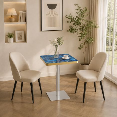 Table de salle à manger carrée avec plateau résistant aux UV, finition effet marbre et structure métallique moderne. (1/5)