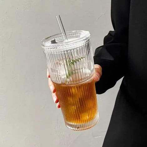 Tasse à café en verre rayé de 600 ml avec couvercle et paille, verre transparent. (1/5)