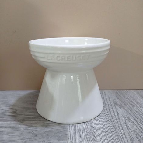 Le Creuset Cool Color Cerc Hundenapf mit Kippschutz und hohem Fuß, inklusive Schutzmatte SH1 Milchig-weißer, hoher und flacher Mund