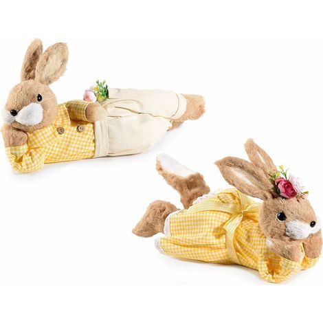 Conigli di Pasqua in fibra sdraiati pensierosi con abiti in stoffa, set da 2 pezzi, cm40x14x26H (orecc.estese)