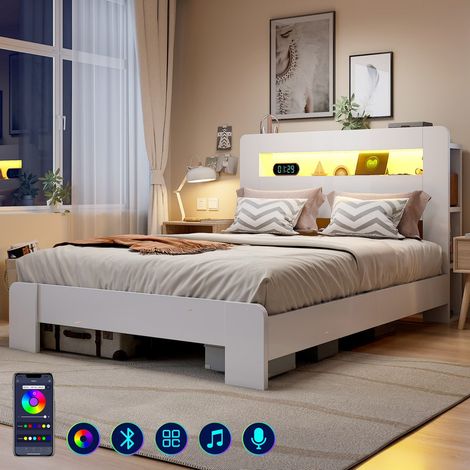 Lit plateforme moderne 140 x 200 cm blanc, cadre en bois avec rangement dans la tête de lit, éclairage LED et prises intégrées – lit à plateforme pour chambre (1/5)
