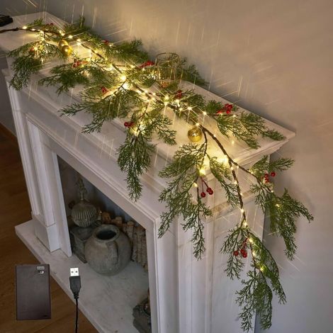 Guirlande lumineuse en pin rouge à 80 LED avec minuterie, guirlande de cyprès avec lumières de 1,8 m, fonctionne avec piles et prise USB pour cheminée, cheminée, décoration de Noël (1/5)