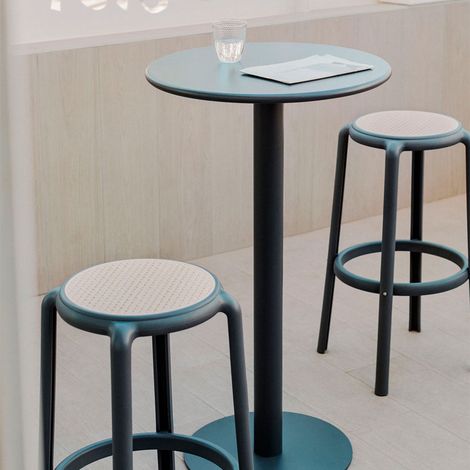 Ensemble table haute ronde Ø60 cm Mizzi et 2 tabourets de jardin en métal Omara SKLUM Gris Graphite