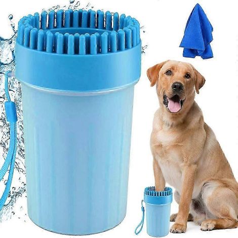 Brosse de nettoyage pour pattes de chien portable avec serviette, idéale pour les chiens actifs. (1/5)