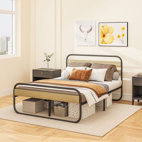 Letto matrimoniale 140 x 190 cm, struttura in acciaio stile industriale, testiera e rete a doghe incluse, effetto legno.
