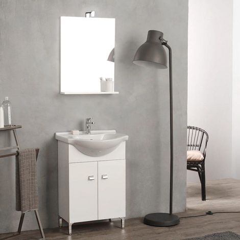 Kiamami Valentina – Meuble de bain sur pieds blanc 56 cm avec lavabo céramique et miroir – 2 portes – Pieds ABS chromés – Pour petites salles de bain (1/5)