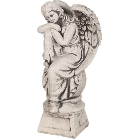 Gartenskulptur aus Beton: Engelsfigur, grauer Engel auf einer Kugel (1/5)