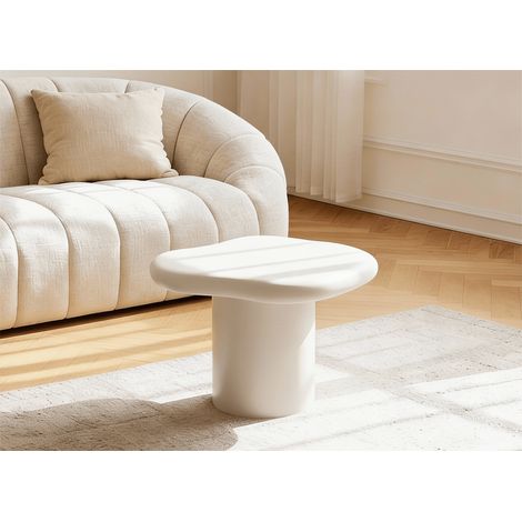 Table basse ronde en béton brossé blanc plateau asymétrique
