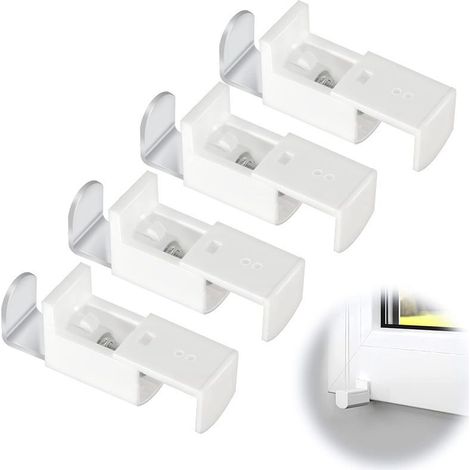 Quatre ensembles de stores plissés blancs avec supports de fixation et accessoires pour rideaux disponibles.