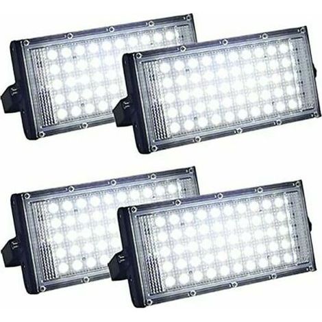 Lot de 4 projecteurs LED d'extérieur ultra lumineux, avec indice de protection IP66 pour une étanchéité maximale. Parfaits pour éclairer une cour, un garage ou un terrain de sport (50 W). (1/5)