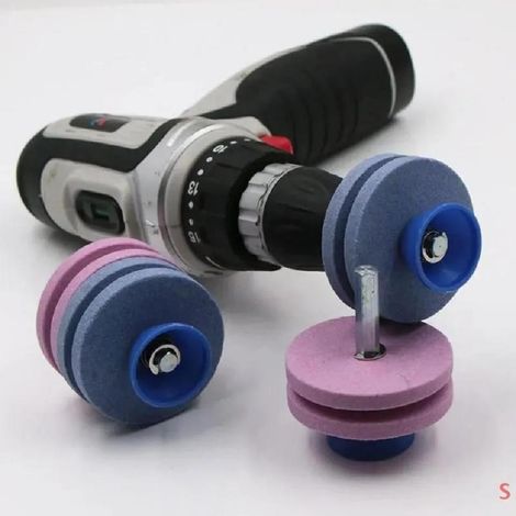 Affûteuse électrique double plateau pour tondeuse à gazon, type perceuse, pour le meulage, l'affûtage et le polissage des métaux. Quatre plateaux d'affûtage, 2 poudres, 2 bleues. (1/2)