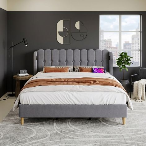 Letto matrimoniale imbottito grigio 180 x 200 cm con ricarica USB e USB-C OKWISH (1/5)