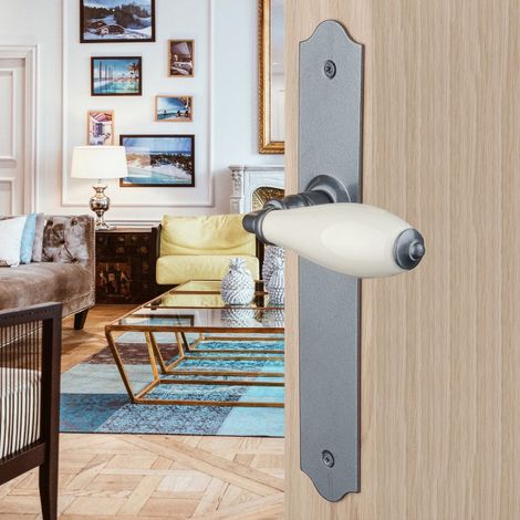 Ouvre&Déco – Poignée de porte RUSTICA – Lot de 2 – Fer forgé patiné – Entraxe 195 mm – Béquilles en porcelaine beige sans trou (1/5)