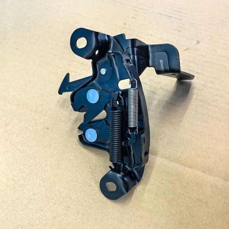 65601-9E000 is suitable for the front hood lock cylinder cover of older Nissan Bluebird FS1-FS3 U13 EQ7200 models. (1/4)