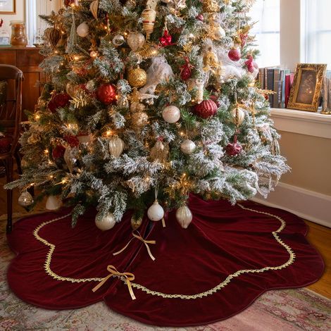 Falda roja para árbol de Navidad, de 90 cm de largo, de terciopelo, con forma de abanico y adornada con encaje dorado brillante. Ideal para Navidad y otras decoraciones festivas. (1/5)
