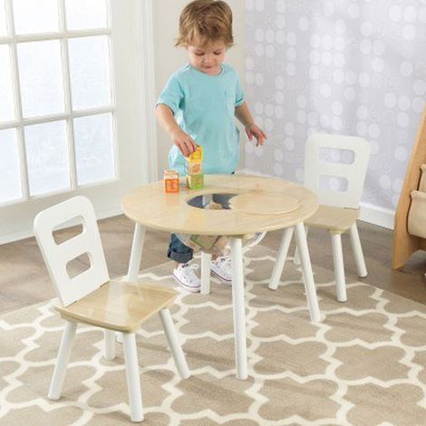 KidKraft Set Tavolo Rotondo Bianco con 2 Sedie in Legno per Bambini, Tavolino con Tascha Portaoggetti, Mobili per Cameretta e Sala Giochi per Bambini, 27027 (1/5)
