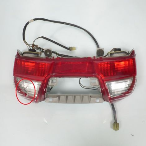 [PRODUIT D'OCCASION] Feu arrière origine pour scooter Suzuki 250 Burgman 2003 à 2006 (1/5)