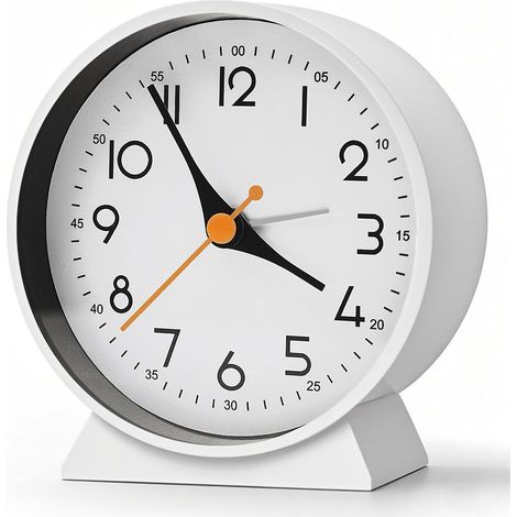 Este despertador analógico es silencioso y compacto, lo que lo hace ideal para decorar tu sala de estar, dormitorio o mesita de noche. (1/4)