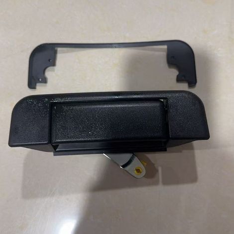 Part numbers 69090-89102 and 69090-71010 are suitable for the exterior door handles of the Toyota Hilux. (1/5)