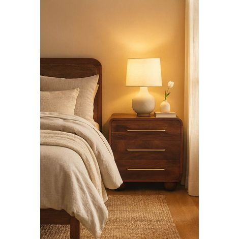 Comodino stile nordico in legno massello marrone, 3 cassetti, finitura castagno