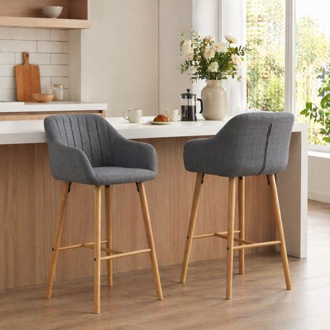 Set di 2 sgabelli da bar con schienale alto, braccioli, lino grigio e gambe in legno (1/5)