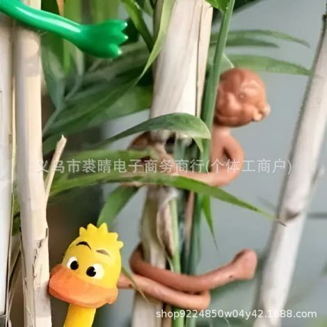 Creative, cute, practical, and sweet plastic plant supports - animal-shaped plant holders - monkey-shaped plant holders -