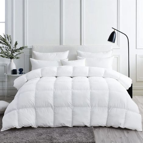 Couette en Plumes et Duvet d'oie surdimensionnée de Poids Moyen pour Toutes Les Saisons, 274,3 x 248,9 cm, Housse 100% Coton, Poids de Remplissage de 2,268 g, Blanc uni (1/5)