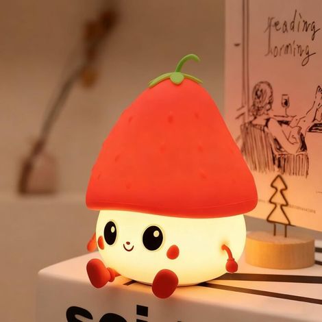 Veilleuse mignonne en forme de fraise, veilleuse rechargeable en silicone pour enfants, bébés, tout-petits, filles, lampe de chevet LED à intensité variable, veilleuse [Classe énergétique A] (1/5)