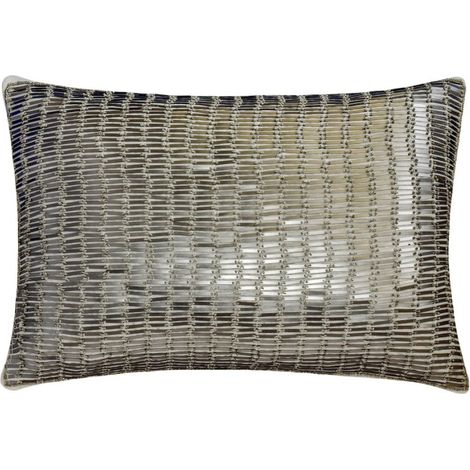 Taie d'oreiller lombaire HomeCentric Luxury 30 x 56 cm argentée, broderie perlée en soie réalisée à la main, style géométrique moderne - finition argentée brillante