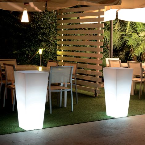 Maceta luminosa cuadrada de 85cm de alto con kit de luz Hydrus para jardín exterior. (1/5)