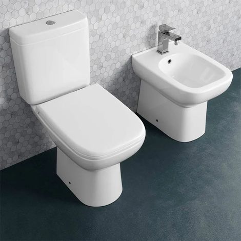 Sanitari monoblocco filomuro con scarico a terra e copriwc Rak Origin
