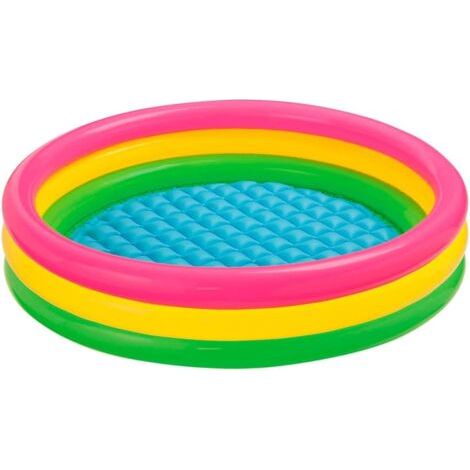 Piscines éclairées par le soleil couchant, piscines extérieures pour enfants, piscines gonflables dans le jardin, piscines intérieures à boules de mer.