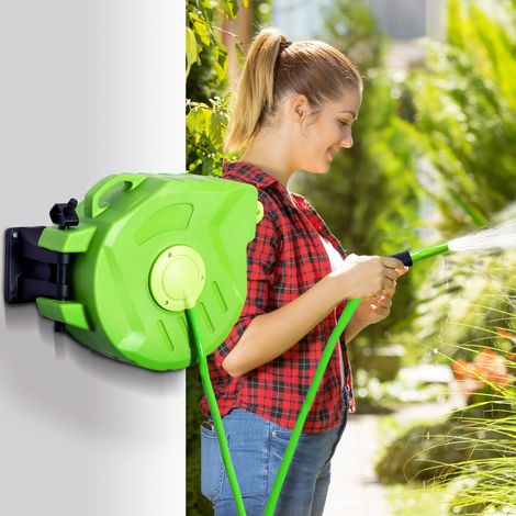Outsunny 15 m + 1,5 m Schlauchtrommel, Wandmontage, automatische Aufrollvorrichtung, 180° drehbar, mit Spritzpistole, große Reichweite, Wandfuß, Schlauchanschluss für Garten und Terrasse