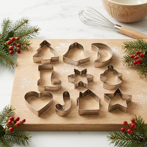 Moules Pour Biscuits De Noël 10 Pièces, Emporte Pièces Noël en Acier Inoxydable 5cm, Moule Gâteau Formes Arbre Cœur Flocon Lune, Kit Décoration Biscuits Fondant pour Fêtes Cuisine Maison (1/5)