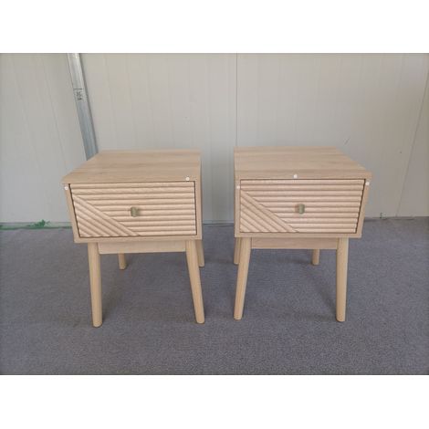 Lot de 2 tables de chevet couleur chêne avec poignées en métal et style moderne pour chambre et salon (1/5)