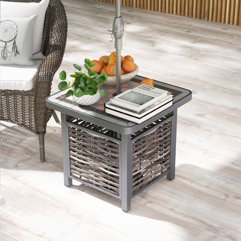 Table d'appoint carrée en résine PE 55 cm avec trou pour parasol et pieds réglables, pour terrasse, jardin et piscine (1/5)