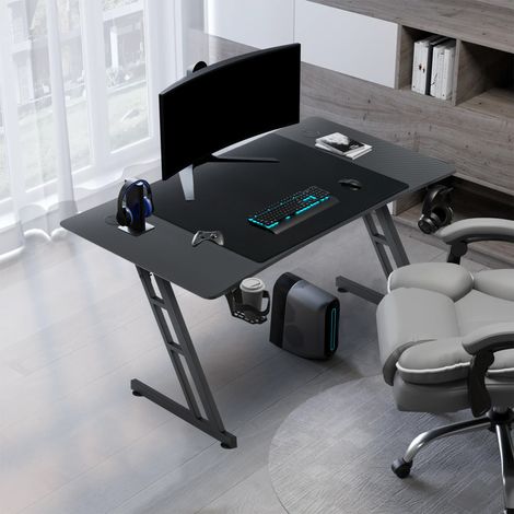 Table de jeu 140 x 60 cm, bureau de jeu robuste, table d'ordinateur, table PC noire avec porte-gobelet et revêtement en fibre de carbone, 2 ouvertures pour câbles, table de jeu, bureau de jeu, sans LE (1/5)