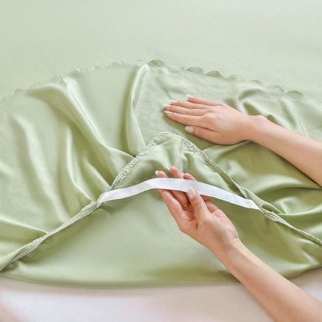 Jupe de lit à volants unie et douce, jupe de lit élastique en microfibre haute qualité, couleur verte, dimensions 140 x 200 cm (1/5)