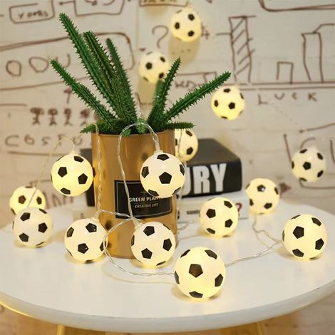 Guirlande lumineuse USB de 1,7 m (5,5 pi) à 10 LED, en forme de ballon de football, idéale pour décorer une chambre, un sapin de Noël ou une fête sur le thème du sport. Cadeau parfait. (1/5)