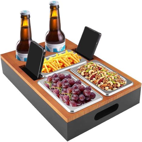 Das Sofa Tray, ein Serviertablett mit 3 Edelstahlschalen und 2 Getränkehaltern, eignet sich perfekt für Wohnzimmer, Camping und Partys.